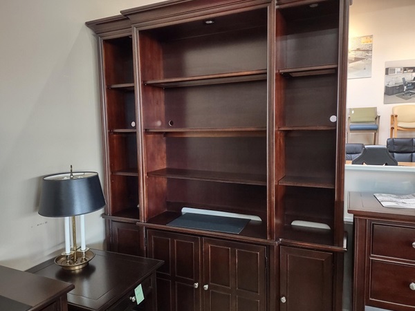 Products/Pre-Owned/traditional-bookcase.jpg